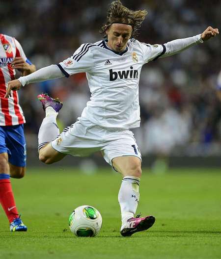 西甲半场：安东尼闪击，费兰戴帽，巴萨暂4-1贝蒂斯