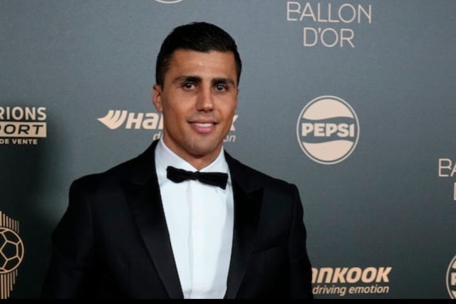 镜报：斯洛特将在48小时内与萨拉赫会面，决定后者未来走向