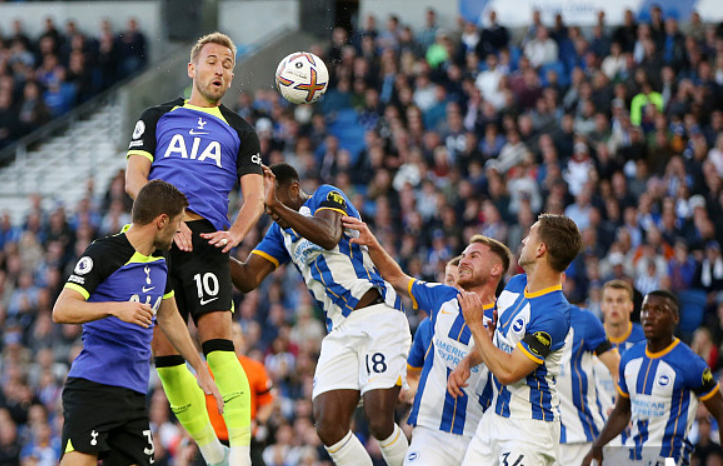 萨拉赫骂街利物浦，曼联传奇鲁尼表示，他和穆帅的处理方式更好