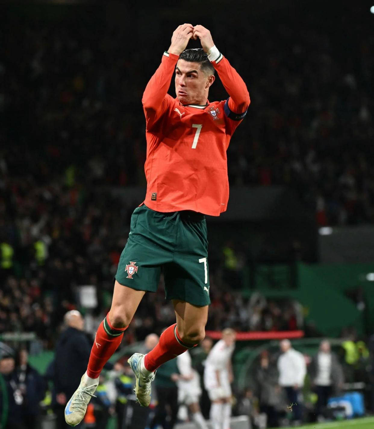 晋鹏翔：感谢每一位球迷，这一路有你们才够滚烫