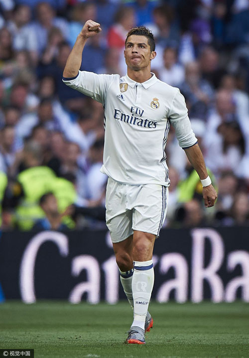 库里赛前训练身穿哈登10代球鞋