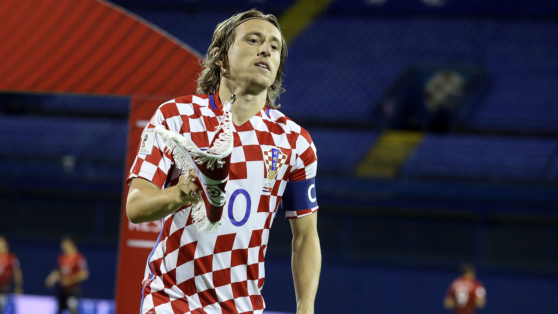 记者：李可并未参加申花赛前合练，明天能否首发存疑