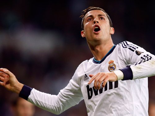 皮亚尼奇重返尤文训练基地，与斯帕莱蒂、基耶利尼合影